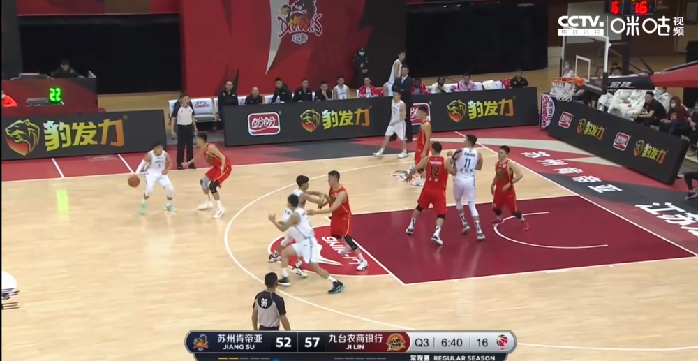  勒沃库森主场平局，球迷不满教练排兵  